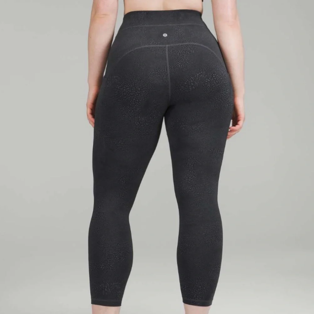 Lululemon Power Thru Leggings in Crackle Glaze Coal Black | Size 8, 25” Inseam
